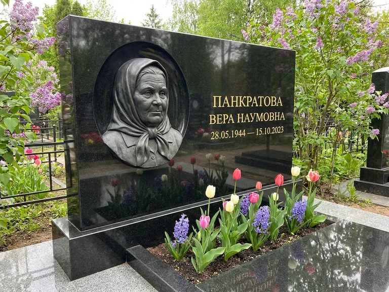 Памятник с барельефом — выполненная работа 26 в Оренбурге