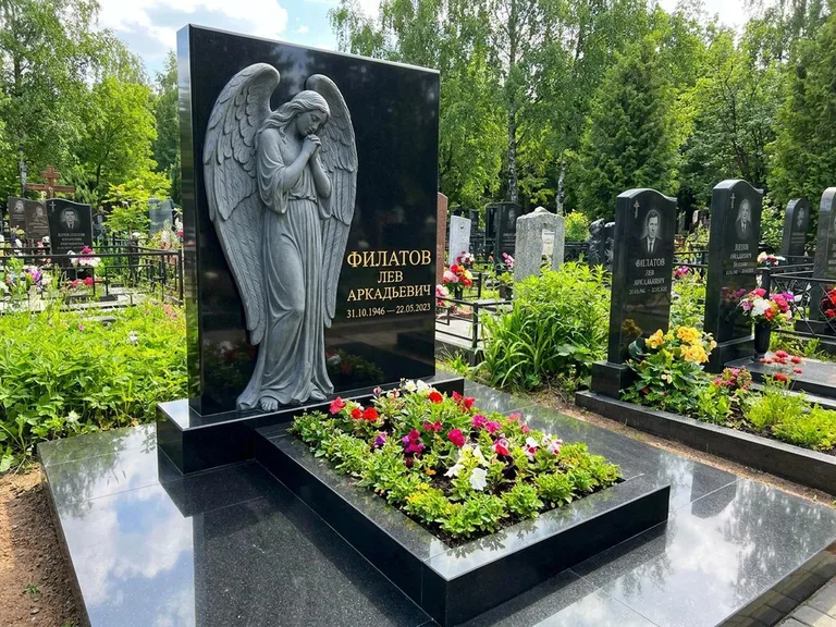 Памятник с барельефом — выполненная работа 31 в Оренбурге