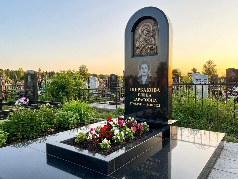 Памятник с барельефом — выполненная работа 35 в Оренбурге