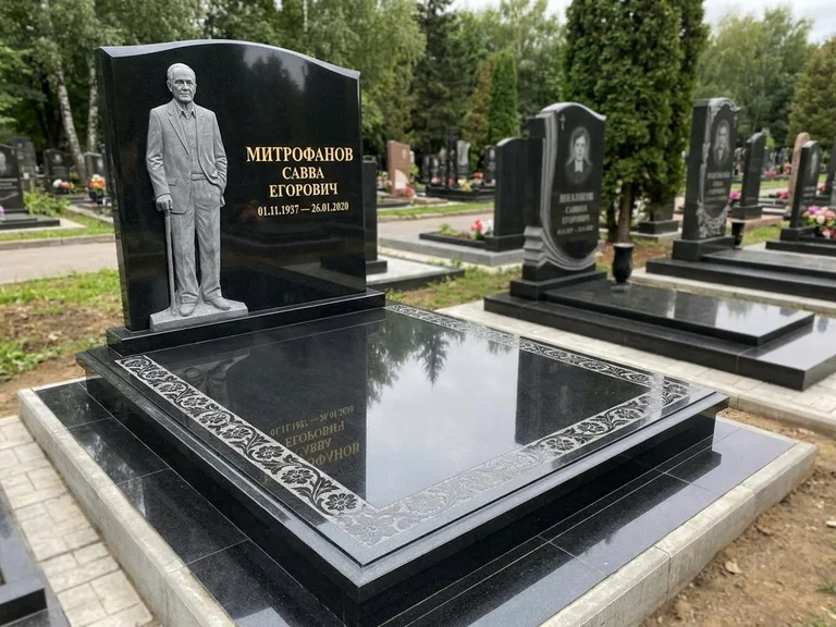 Памятник с барельефом — выполненная работа 48 в Оренбурге