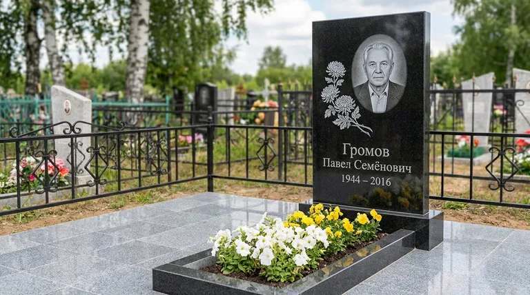 Памятник с гравировкой хризантем — выполненная работа «Громов» в Оренбурге