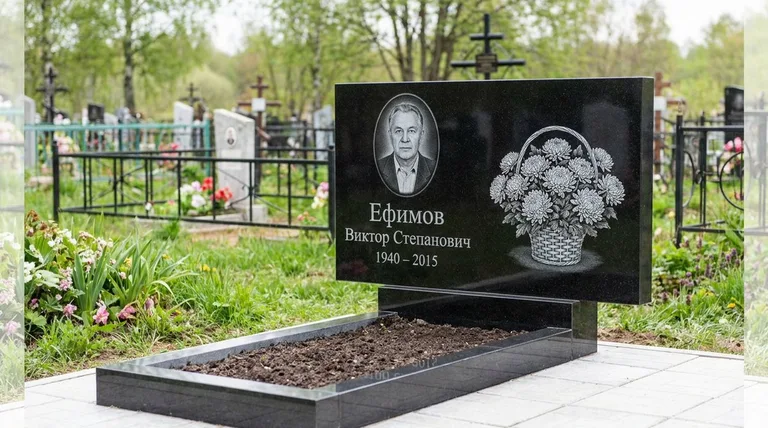 Памятник с гравировкой хризантем — выполненная работа «Ефимов» в Оренбурге