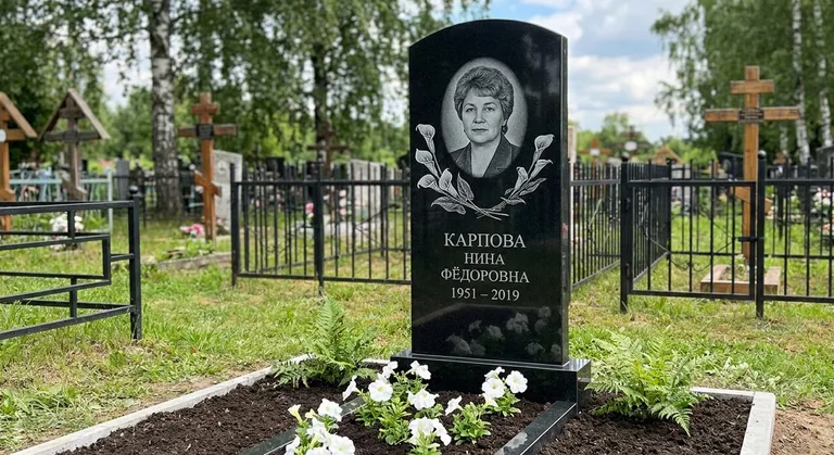 Памятник с гравировкой калл — выполненная работа «Карпова» в Оренбурге