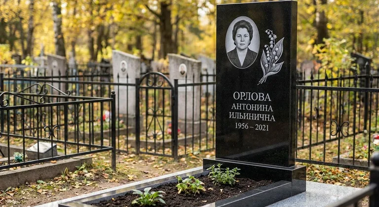 Памятник с гравировкой ландышей — выполненная работа «Орлова» в Оренбурге