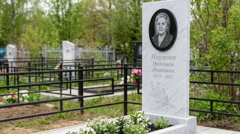 Памятник с гравировкой ландышей — выполненная работа «Наумова» в Оренбурге