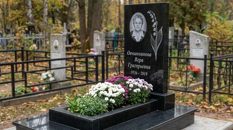 Памятник с гравировкой ландышей — выполненная работа «Овчинникова» в Оренбурге