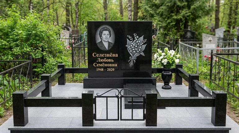 Памятник с гравировкой ландышей — выполненная работа «Селезнёва» в Оренбурге
