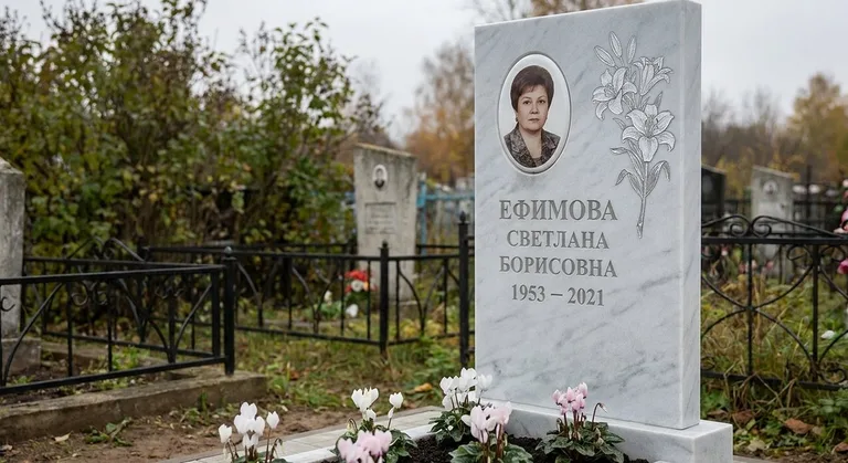 Памятник с гравировкой лилий — выполненная работа «Ефимова» в Оренбурге