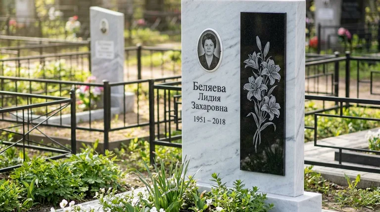 Памятник с гравировкой лилий — выполненная работа «Беляева» в Оренбурге