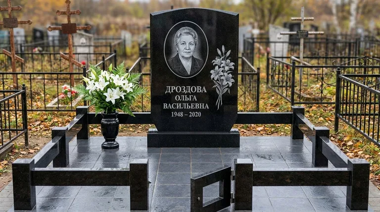 Памятник с гравировкой лилий — выполненная работа «Дроздова» в Оренбурге