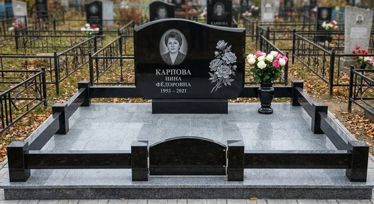 Памятник с гравировкой пионов — выполненная работа «Карпова» в Оренбурге