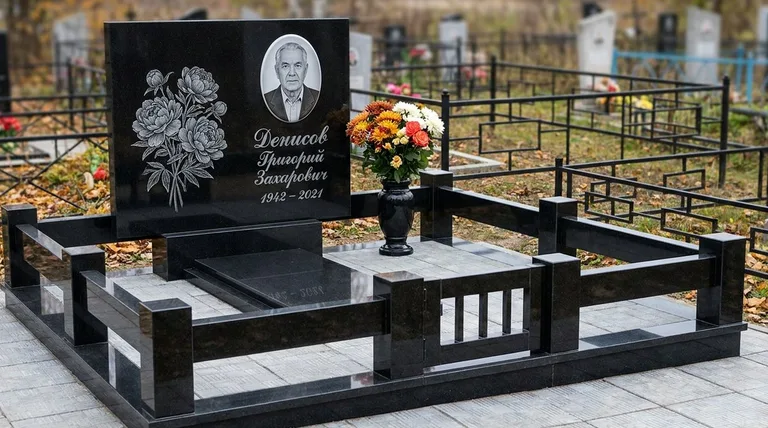 Памятник с гравировкой пионов — выполненная работа «Денисов» в Оренбурге