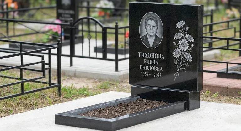 Памятник с гравировкой ромашек — выполненная работа «Тихонова» в Оренбурге