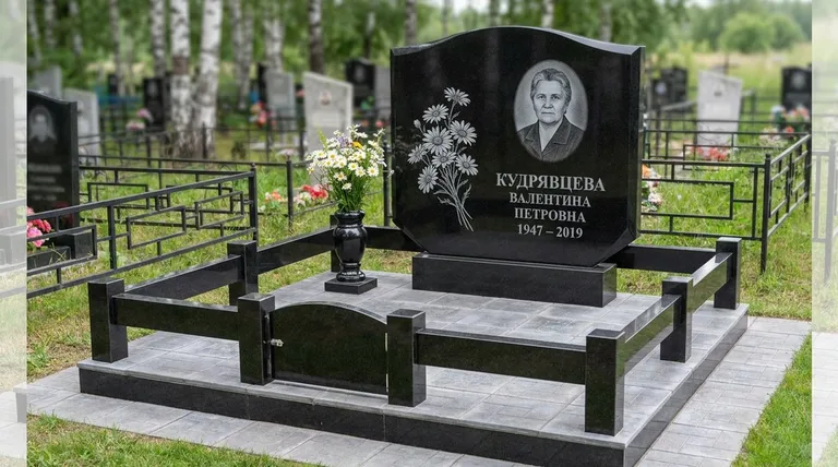 Памятник с гравировкой ромашек — выполненная работа «Кудрявцева» в Оренбурге