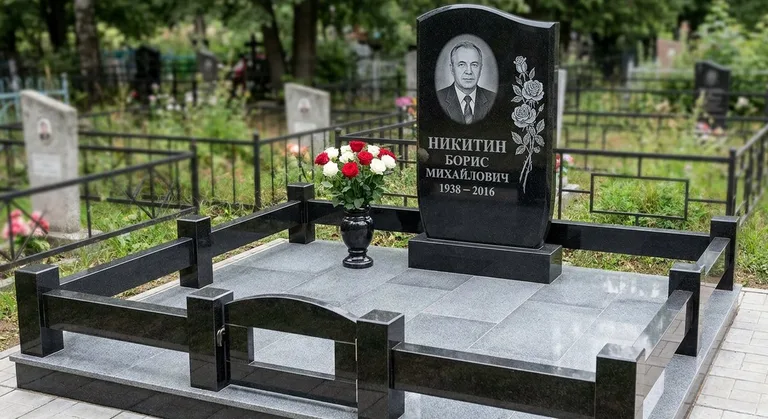 Памятник с гравировкой роз — выполненная работа «Никитин» в Оренбурге