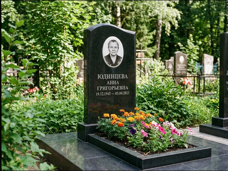 Овальный портрет на сером граните — работа «Юдинцева» в Оренбурге