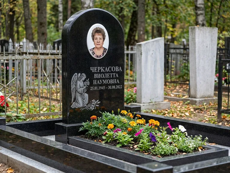 Памятник с гравировкой ангела — гравировка ангела с крестом рядом с эпитафией, работа «Журавлёва» в Оренбурге