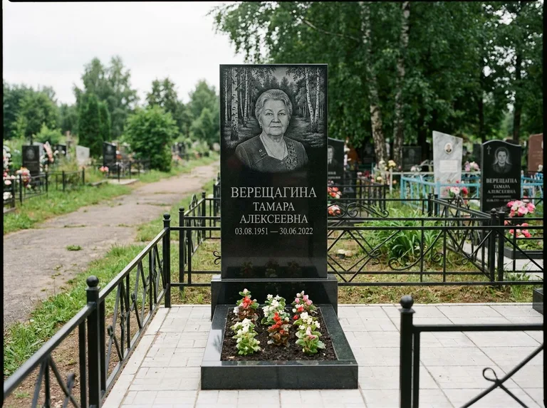 Памятник с гравировкой берёзы — гравировка берёзовой рощи в глубину, работа «Верещагина» в Оренбурге