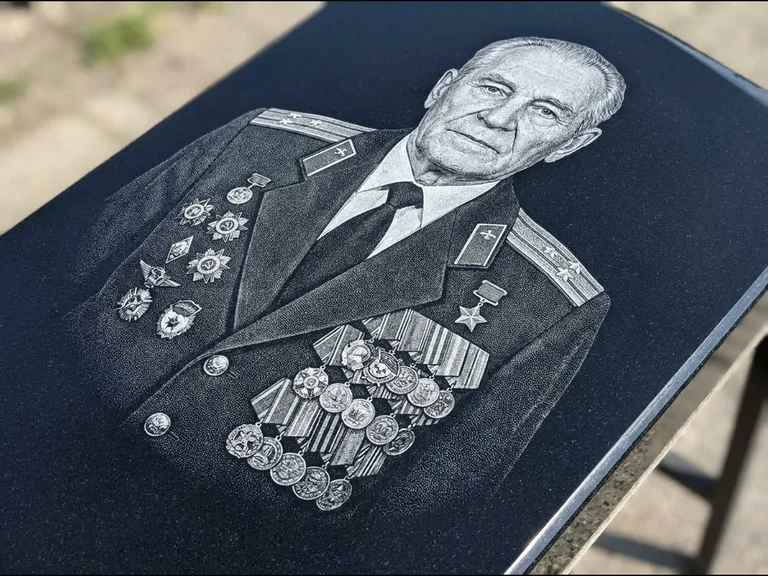 Гравировка фото на памятнике — военный / ветеран в Оренбурге