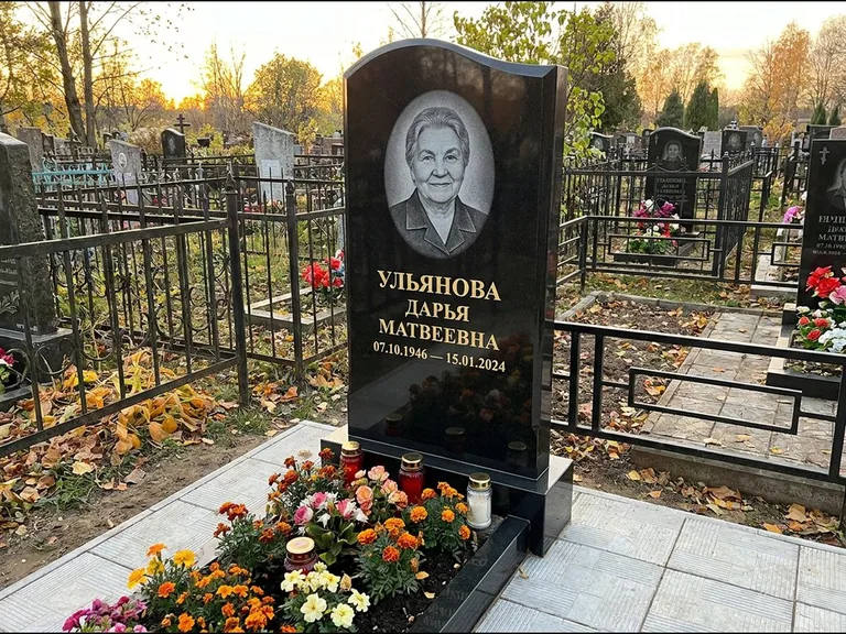 Гравировка портрета на чёрном граните — выполненная работа 12 в Оренбурге