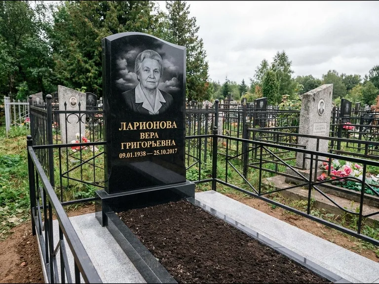 Гравировка портрета на чёрном граните — выполненная работа 16 в Оренбурге