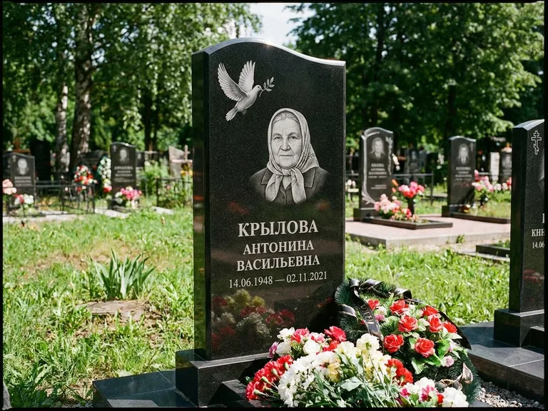 Памятник с гравировкой голубей — гравировка голубей, работа «Крылова» в Оренбурге