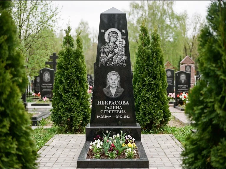 Памятник с гравировкой иконы — образ Николая Чудотворца, работа «Третьяков» в Оренбурге