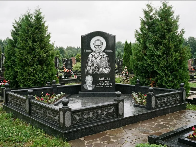 Памятник с гравировкой иконы: стела с гранитным столиком и скамьёй — Архангел Михаил на стеле, семейный участок с плиткой, работа «Верещагина» в Оренбурге