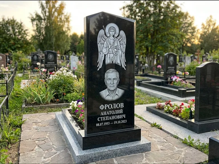 Памятник с гравировкой иконы — Владимирская икона Божией Матери с Младенцем, работа «Мельникова» в Оренбурге