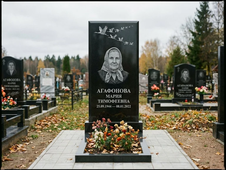 Гравировка журавлей на памятник в Оренбурге — памятник из чёрного гранита с гравировкой