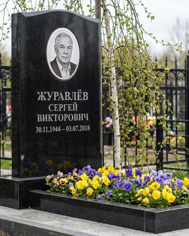 Вертикальный памятник под ключ с православным крестом в Оренбурге