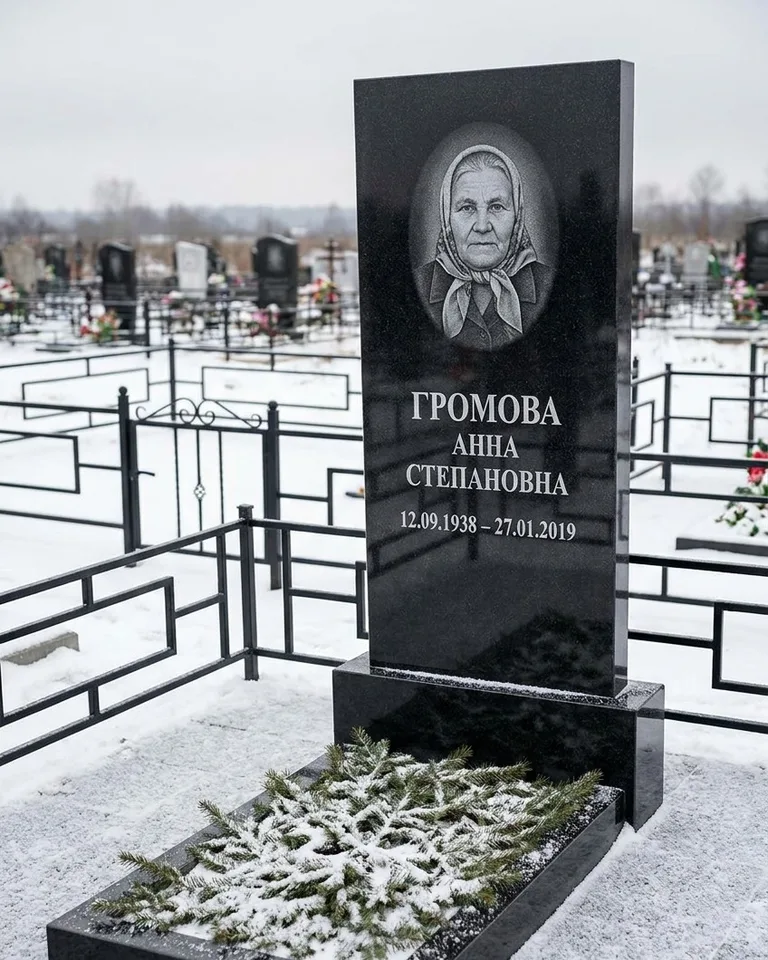 Простой вертикальный памятник под ключ зимой в Оренбурге