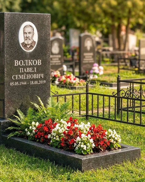 Тёмно-серый памятник под ключ с художественной гравировкой в Оренбурге