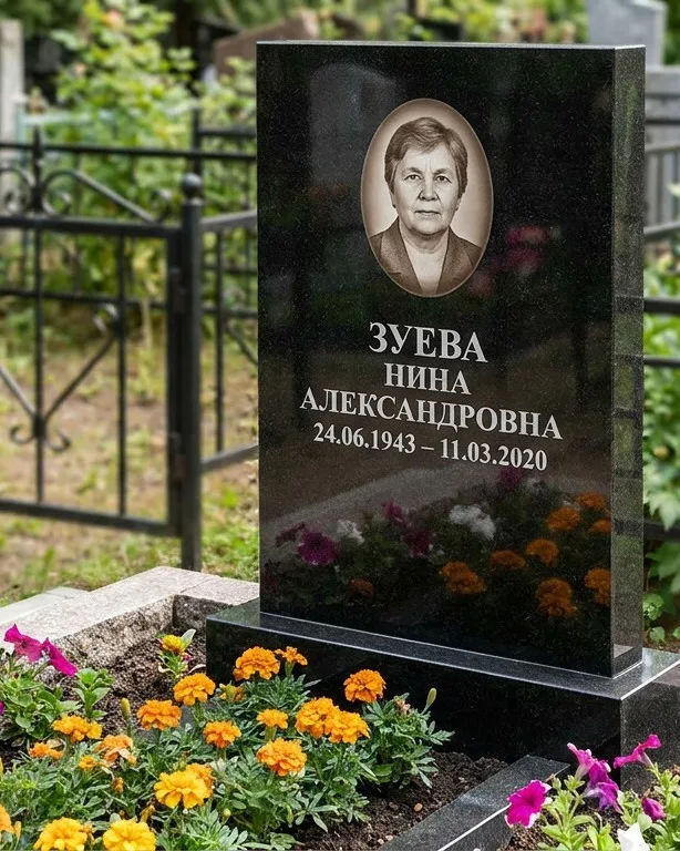 Горизонтальный чёрный гранитный памятник под ключ в Оренбурге