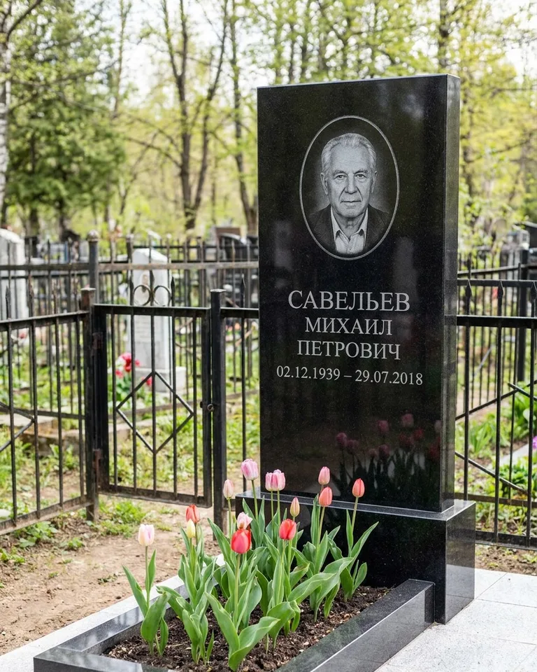 Горизонтальный памятник под ключ на гранитном основании в Оренбурге