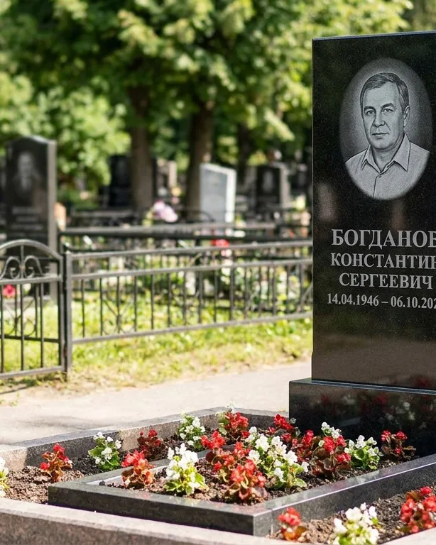 Низкий горизонтальный памятник под ключ с цветником в Оренбурге