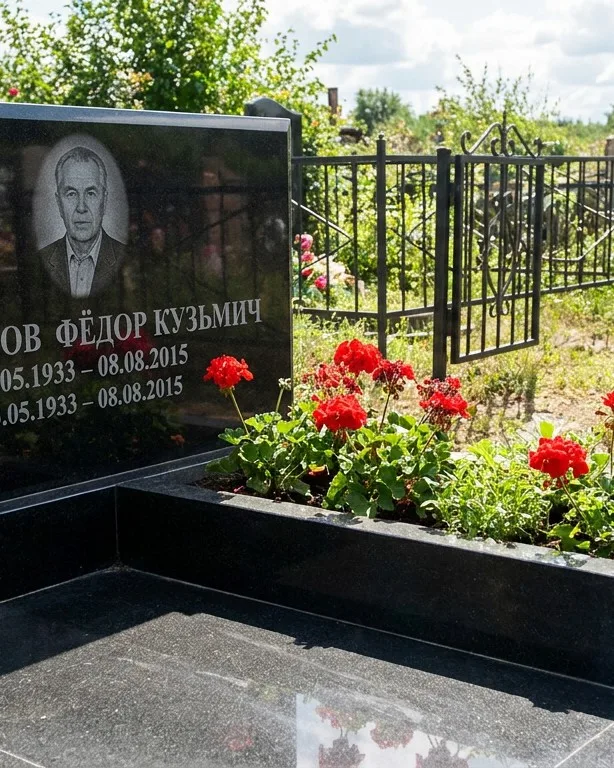 Двойной памятник под ключ с крестом в Оренбурге