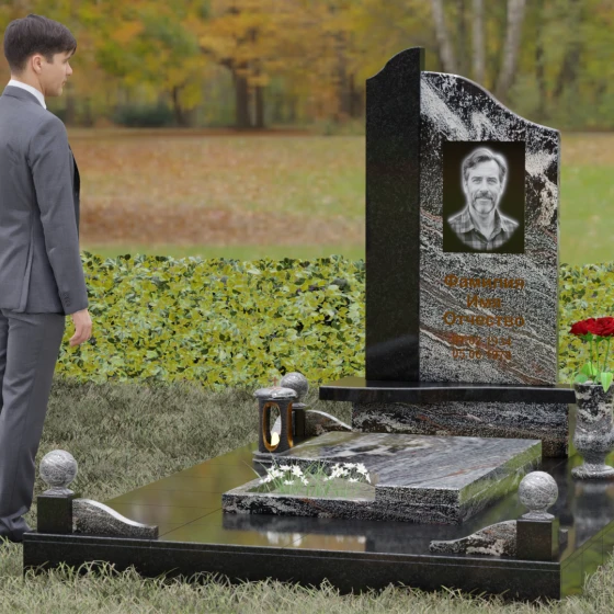 Комбинированный светский памятник в Воронеже, гранит амфиболит, вид 4