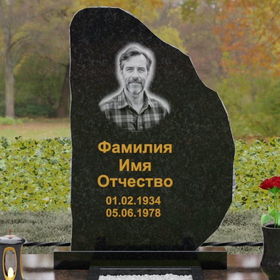 Вертикальный Гранитный памятник сдержанный в Оренбурге, гранит Габбро-диабаз