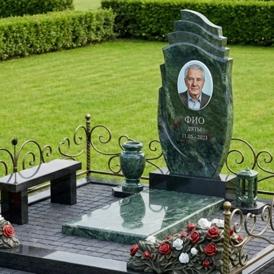 Светский мемориал из гранита и металла в Оренбурге, гранит Балтик грин