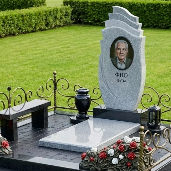 Светский мемориал из гранита и металла в Оренбурге, гранит Мансуровский