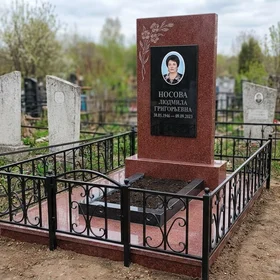 Гранитный памятник
