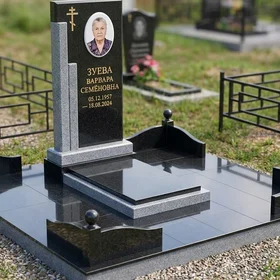 Гранитный памятник с крестом