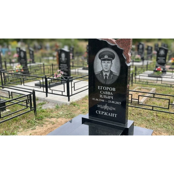 Гранитный памятник с портретом и гравировкой СЕРЖАНТ